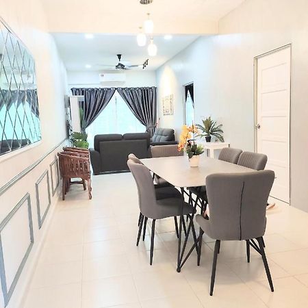 Вілла Private Pool Cassa Dinies, Wifi , Bbq,10 Pax Rantau Panjang Екстер'єр фото