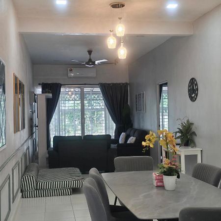 Вілла Private Pool Cassa Dinies, Wifi , Bbq,10 Pax Rantau Panjang Екстер'єр фото